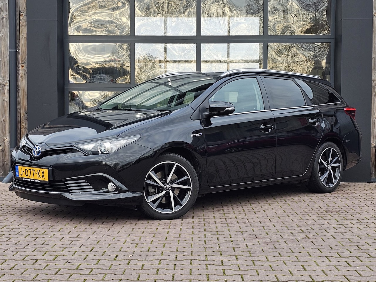 Toyota Auris Touring Sports - 1.8 Hybrid Dynamic | Automaat | Navi | Cruise | Camera | LMV | Keyless | - AutoWereld.nl