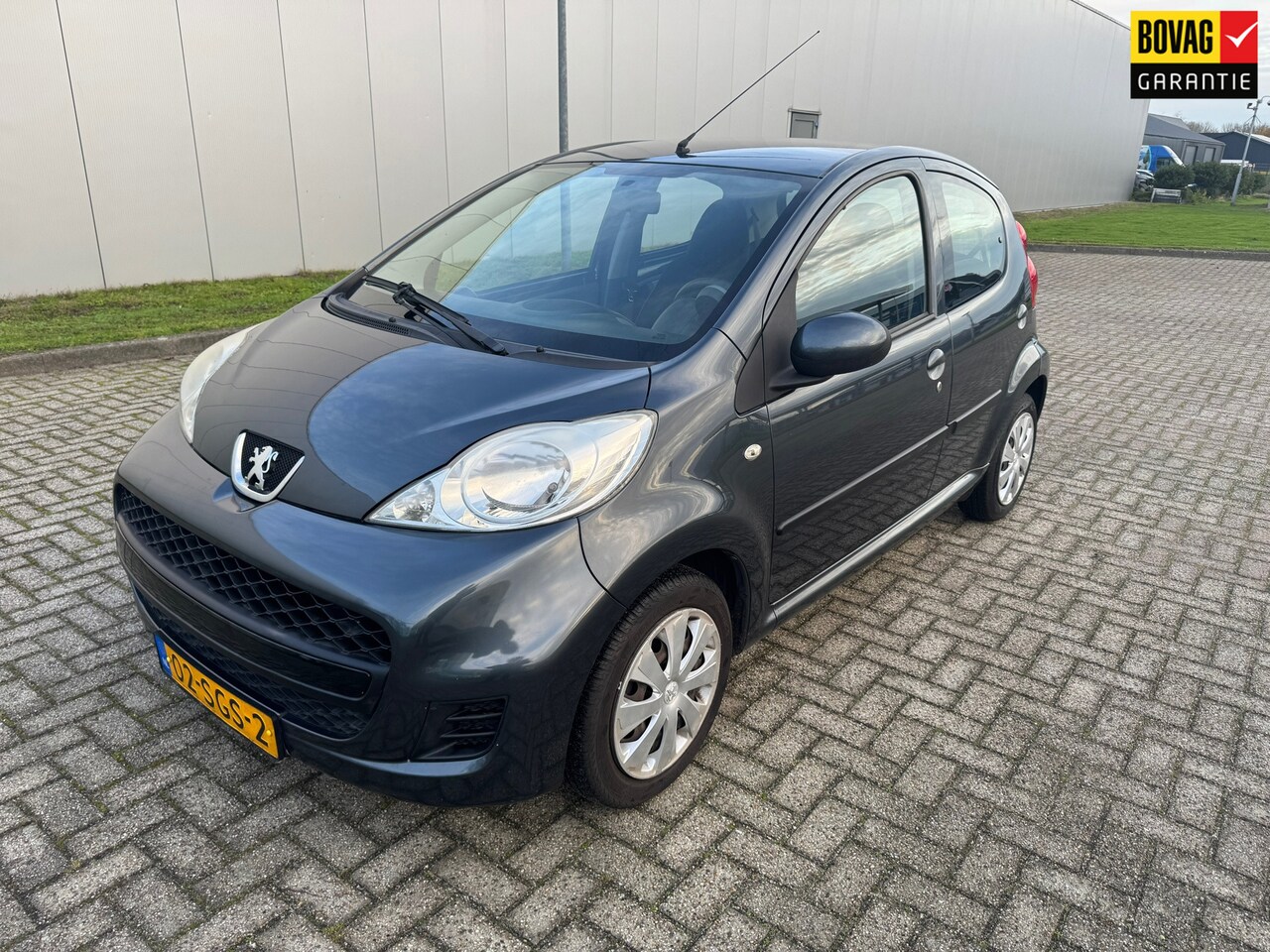 Peugeot 107 - 1.0-12V XS 1.0-12V XS , 5 deurs , airco , centr. vergrendeling. - AutoWereld.nl