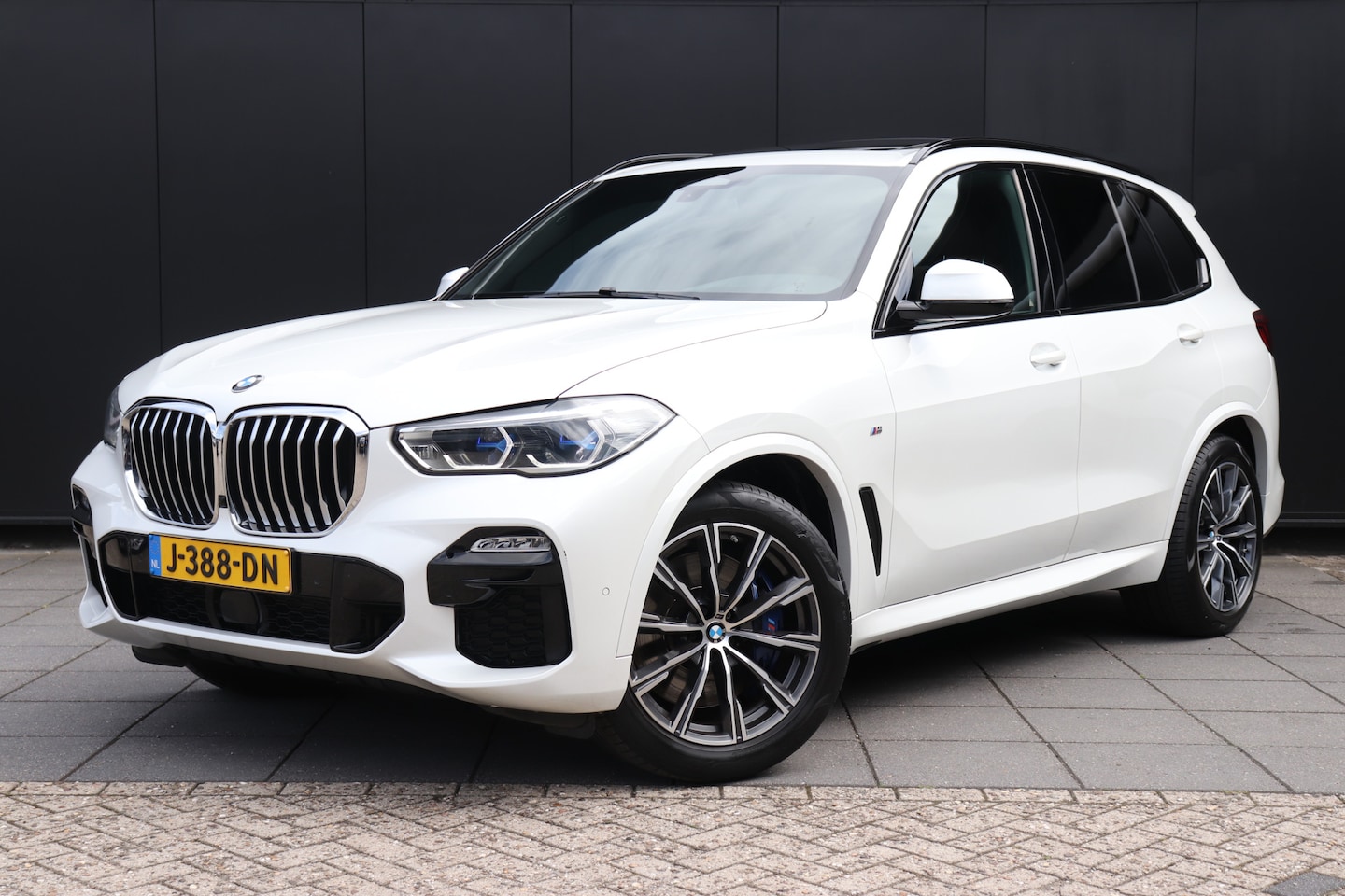 BMW X5 - xDrive40i High Exe. M SPORT | PANO-DAK | LEER | APPLE CARPLAY | TREKHAAK - AutoWereld.nl