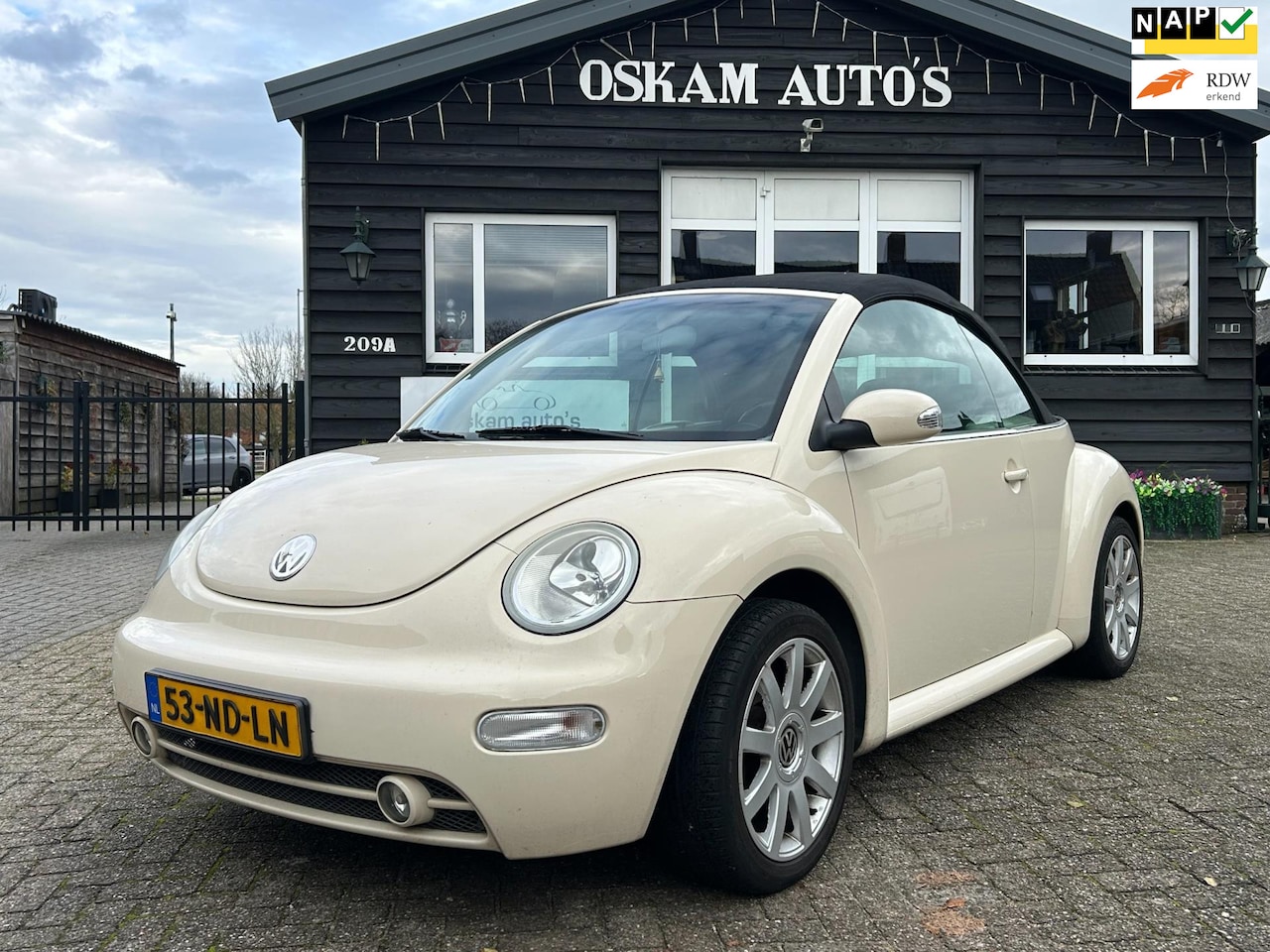 Volkswagen New Beetle Cabriolet - 1.6 Nl auto, de achterruit van de kap laat los - AutoWereld.nl