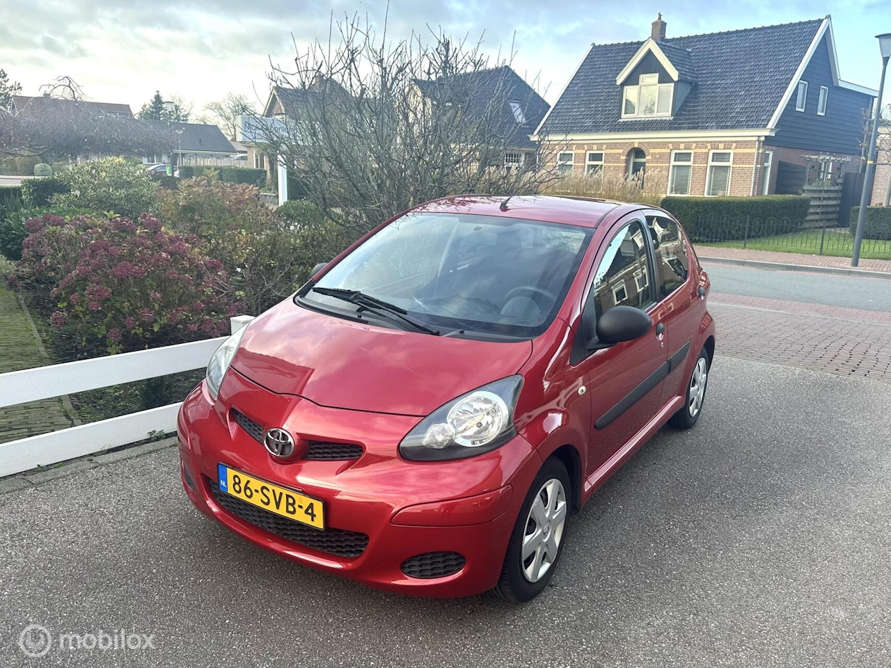 Toyota Aygo - 1.0-12V Comfort 5-DEURS AIRCO ZEER LAGE KILOMETERS 49000KM NAP 1E EIGENAAR LEUKE AUTO!! - AutoWereld.nl