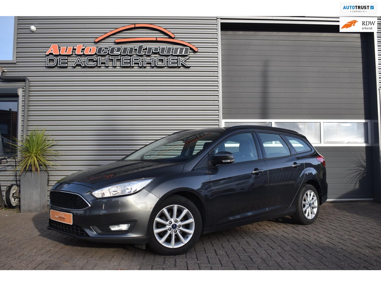 Ford Focus Wagon - 1.0 Trend Navi / Cruise / Trekhaak!! - AutoWereld.nl