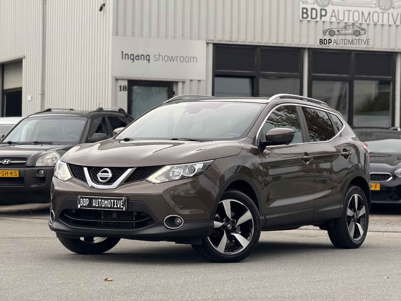 Nissan Qashqai - 1.2 N-Vision AUTOMAAT/PANO/LEER/360 CAMERA/NL AUTO - AutoWereld.nl