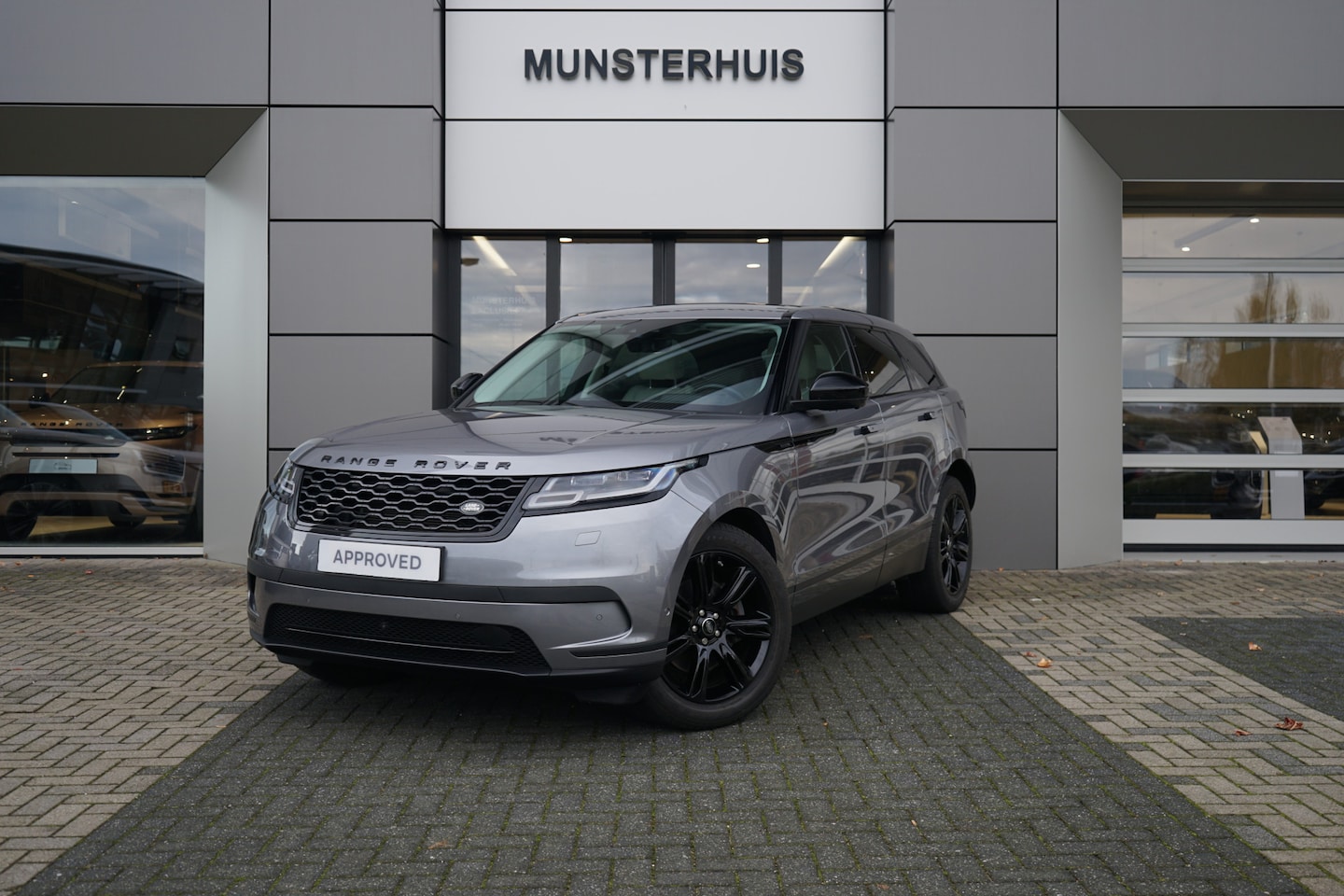 Land Rover Range Rover Velar - 3.0 D275 AWD SE | Afneembare trekhaak | Voorstoelen / Achterbank verwarmd | Schuif/Kantel - AutoWereld.nl