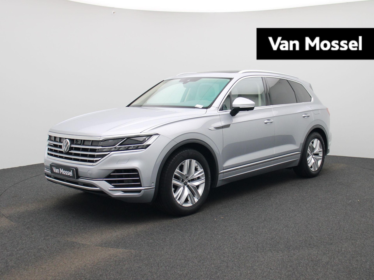 Volkswagen Touareg - Atmosphere 3.0 TSi eHybrid 4MOTION 381 PK | Automaat | V6 | Plug-In | Luchtvering | Panora - AutoWereld.nl