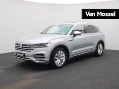 Volkswagen Touareg - Atmosphere 3.0 TSi eHybrid 4MOTION 381 PK | Automaat | V6 | Plug-In | Luchtvering | Panora