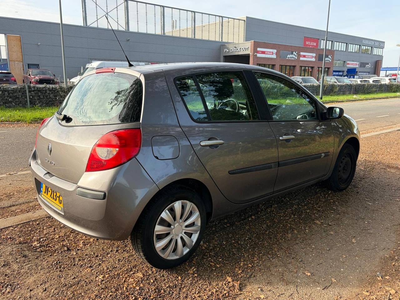 Renault Clio - 1.2-16V Expression Renault Clio 1.2 | 5-deurs | Zuinig en betrouwbaar - AutoWereld.nl