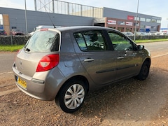 Renault Clio - 1.2-16V Expression Renault Clio 1.2 | 5-deurs | Zuinig en betrouwbaar