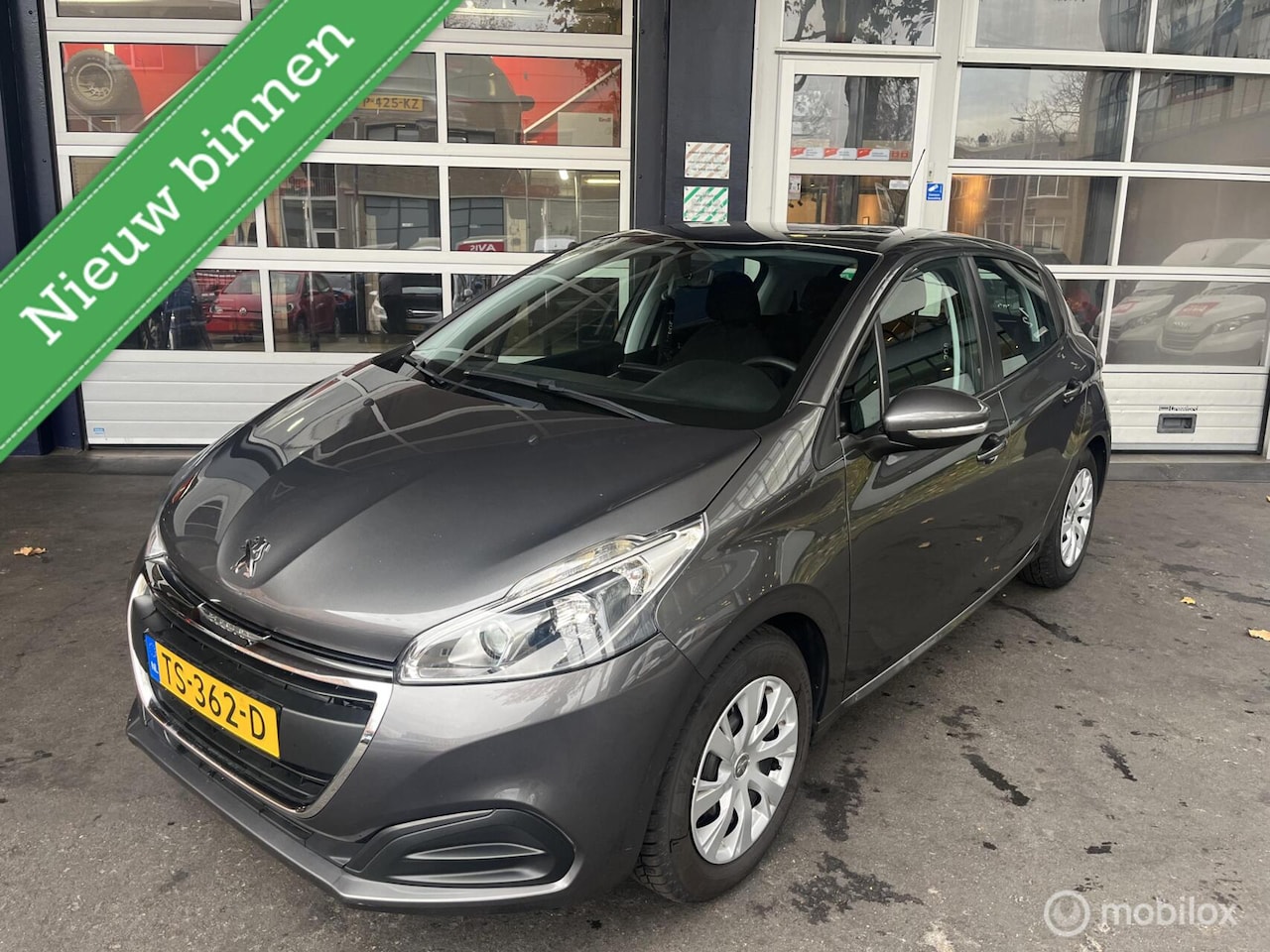 Peugeot 208 - 1.2 PureTech /Airco/NAP/NAVI/Nieuw distributie - AutoWereld.nl