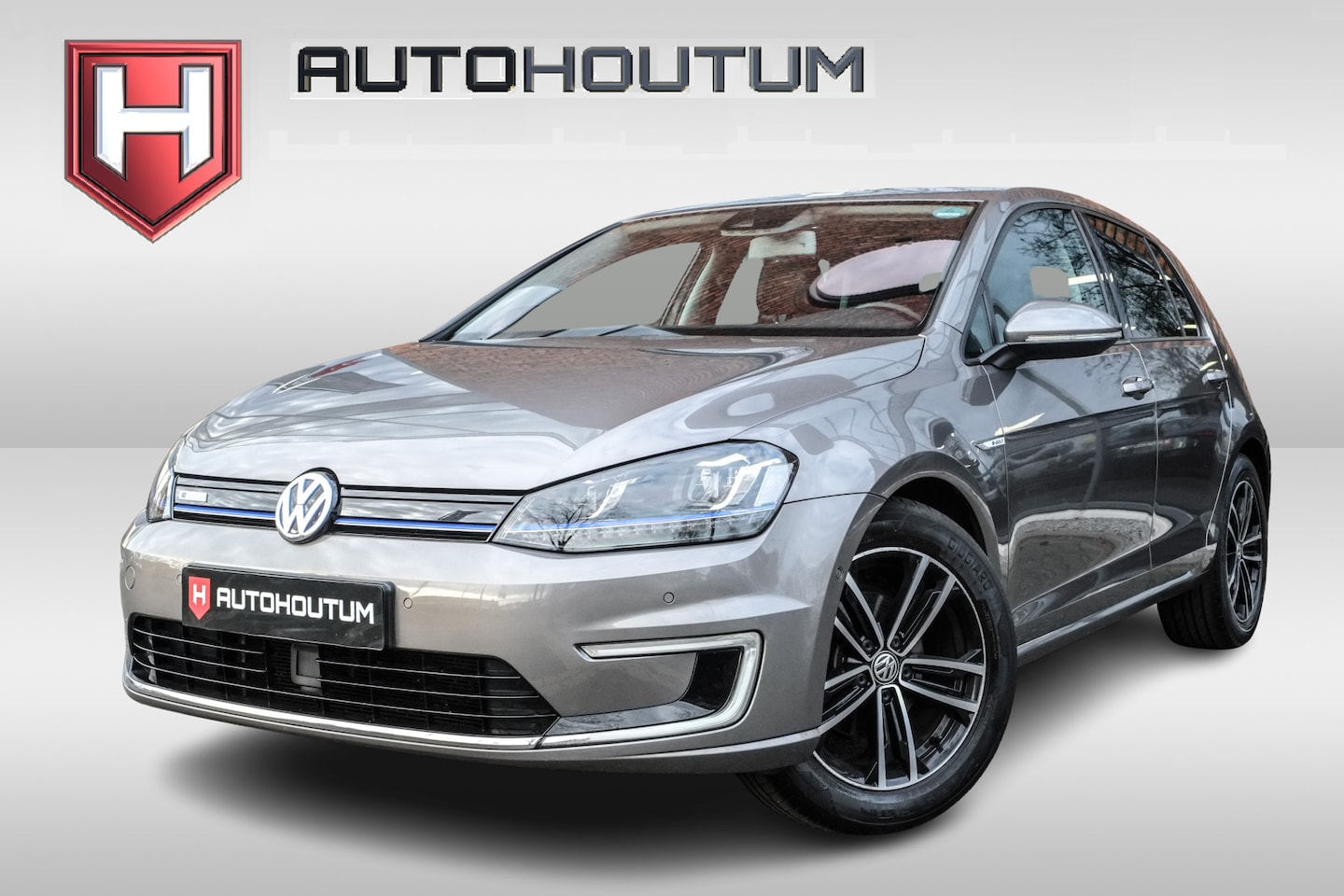 Volkswagen e-Golf - Warmtepomp, Leder, ACC, Achteruitrijcamera - AutoWereld.nl