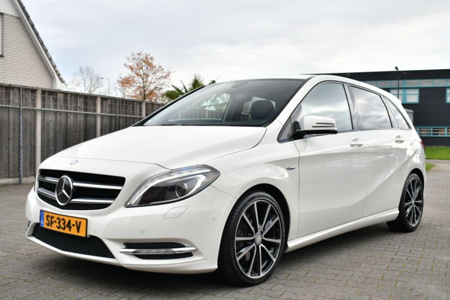 Mercedes-Benz B-klasse - 200 Ambition AUT Sportpakket | Night | Clima - AutoWereld.nl