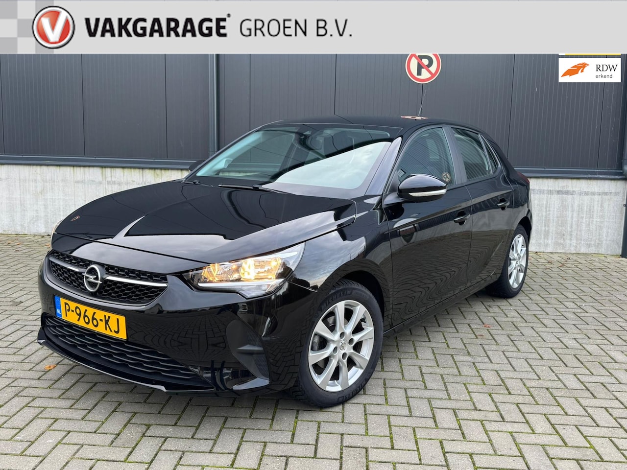 Opel Corsa - 1.2 Edition / cruise / navi / l.m. velgen / apple carplay ! - AutoWereld.nl
