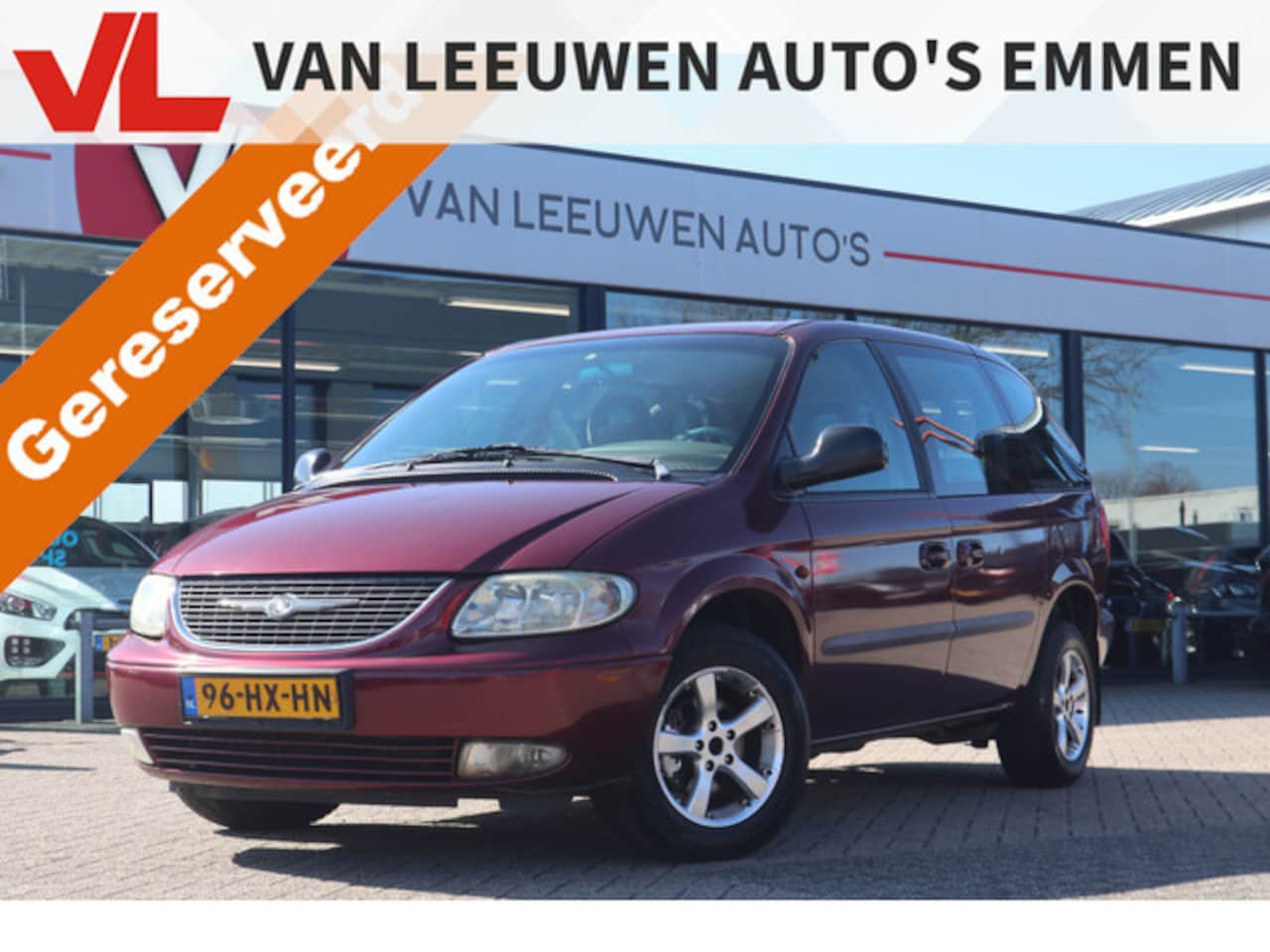 Chrysler Voyager - 2.4i SE | Invalidewagen | Airco | Cruise - AutoWereld.nl