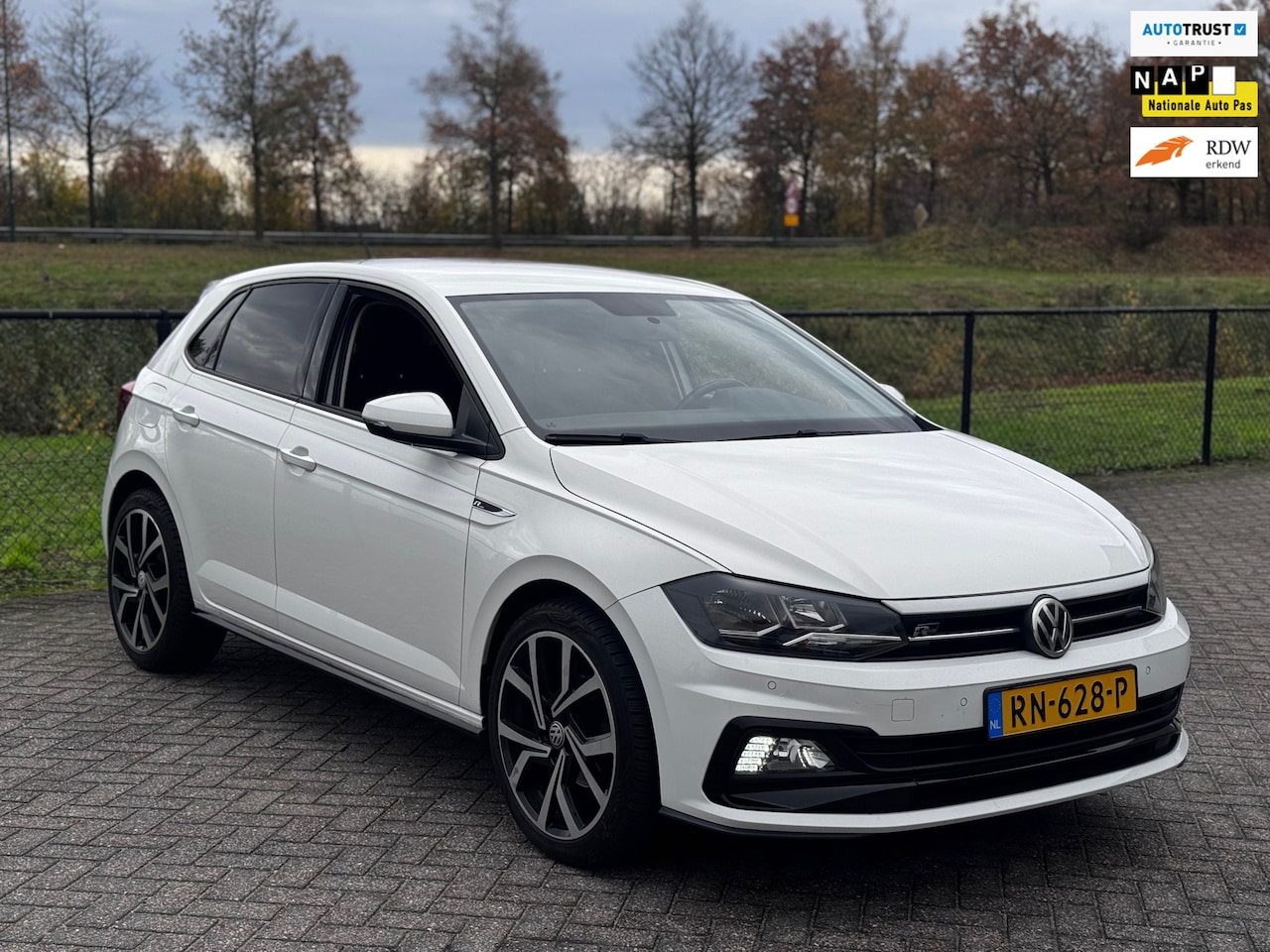Volkswagen Polo - 1.6 TDI Comfortline+R-Line+Carplay+NAP - AutoWereld.nl