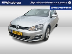 Volkswagen Golf - 1.0 TSI Comfortline / Navigatie / Parkeersensoren V+A / Climate controle / Cruise controle