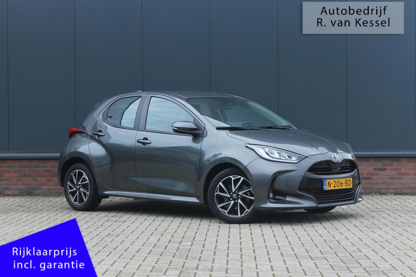 Toyota Yaris - 1.5 Hybrid Dynamic I Navigatie I Allseason banden I NL-auto - AutoWereld.nl