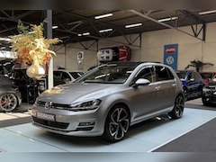 Volkswagen Golf - 1.4 TSI Highline DSG Xenon Panoramadak ACC NL-auto Park-assist