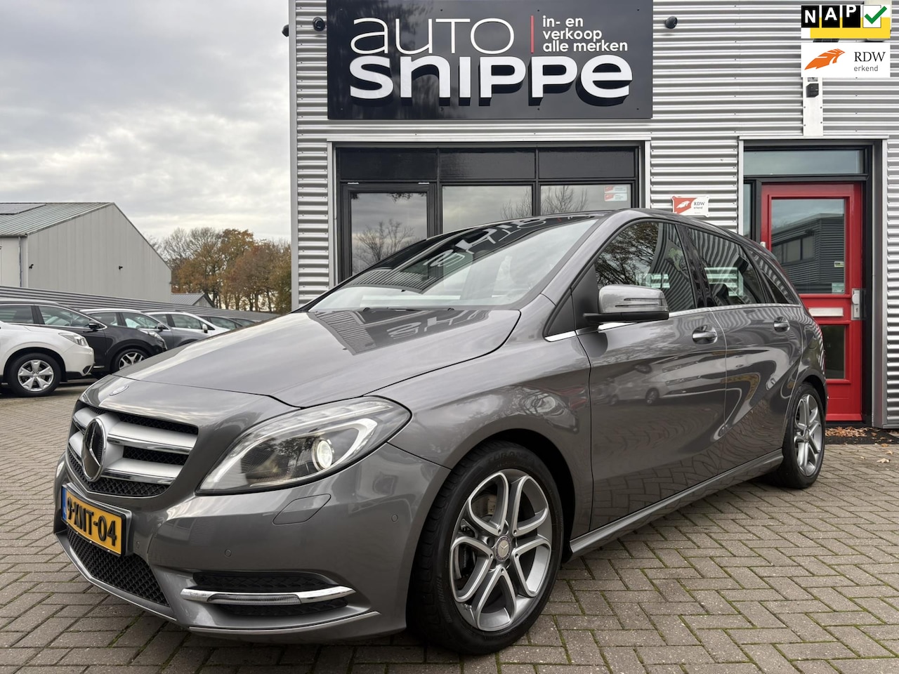 Mercedes-Benz B-klasse - 180 Ambition -AUTOMAAT-XENON-TREKHAAK-AIRCO-CRUISE-NAVI-BLUETOOTH-ORIGINEEL NEDERLANDS!-NE - AutoWereld.nl