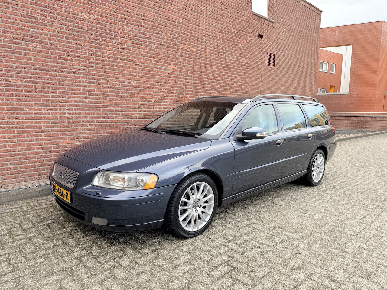 Volvo V70 - 2.4 Edition 170 Pk. Top onderhouden Lees tekst! - AutoWereld.nl
