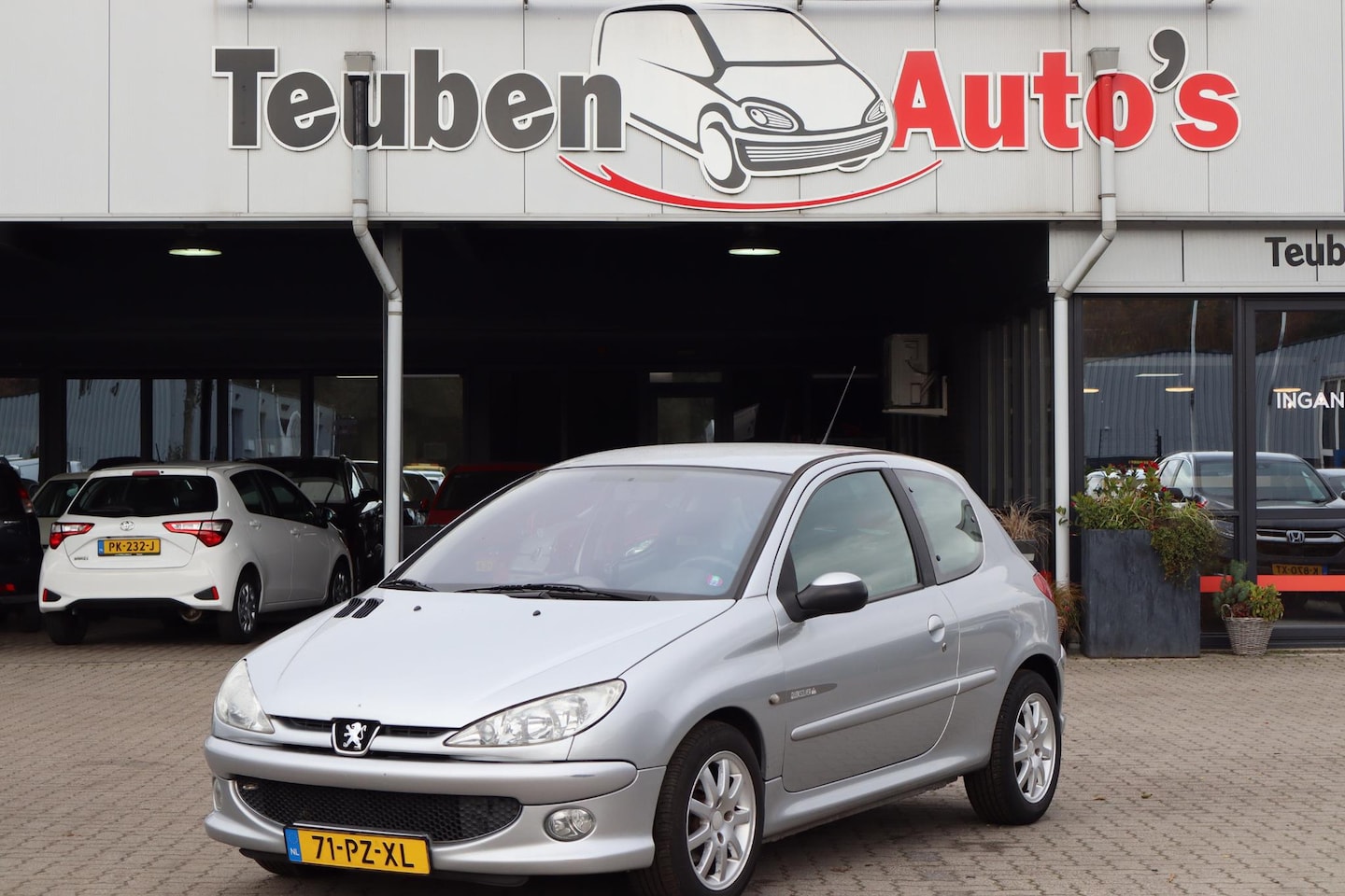Peugeot 206 - 1.4-16V Quiksilver Climate control, Elektrische ramen, Trekhaak - AutoWereld.nl