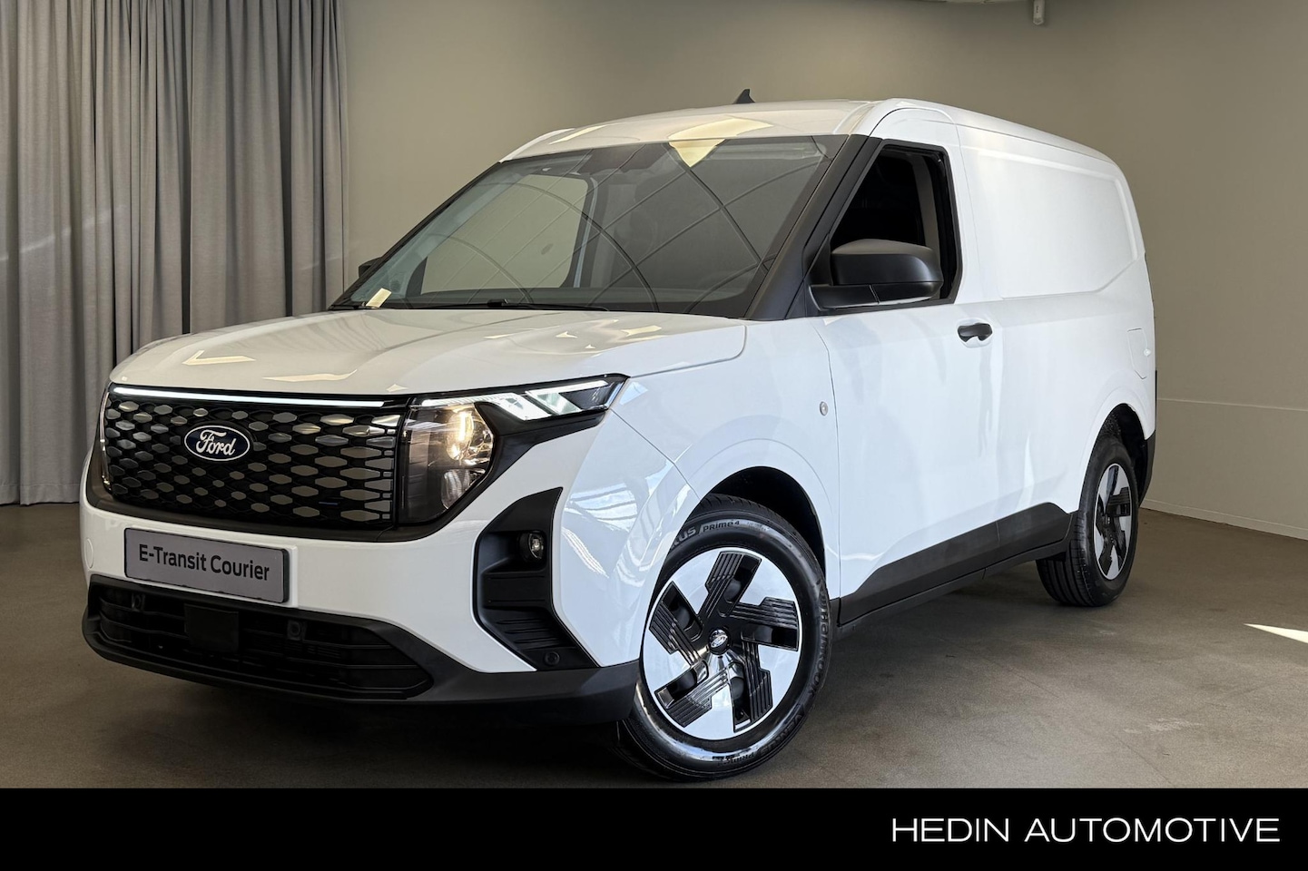 Ford Transit Courier - E-Transit Trend 44 kWh Actieradius Electrisch 301KM - AutoWereld.nl