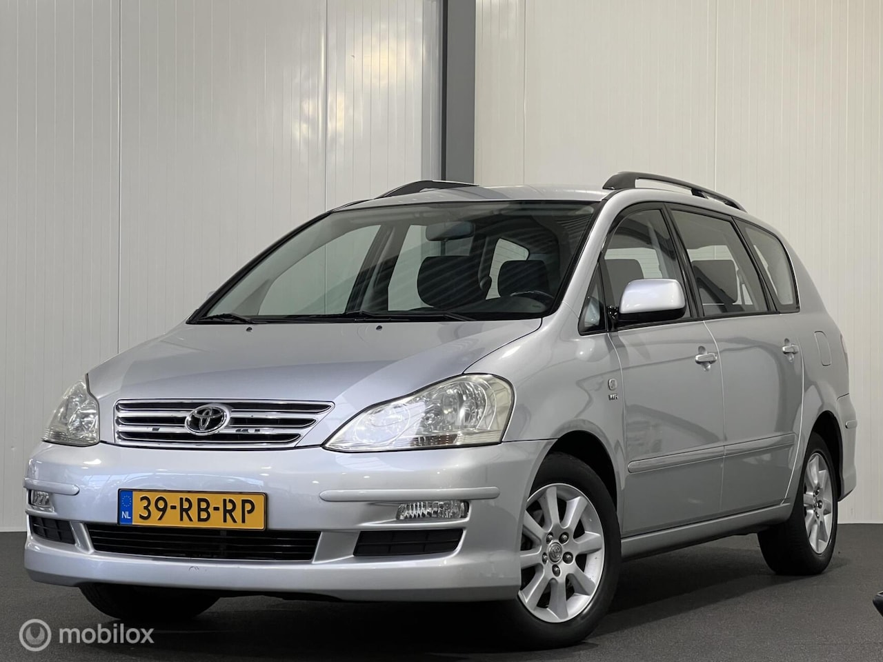Toyota Avensis Verso - 2.0i Linea Sol 5p. [ NAP 1e eigenaar! trekhaak cruise ] - AutoWereld.nl