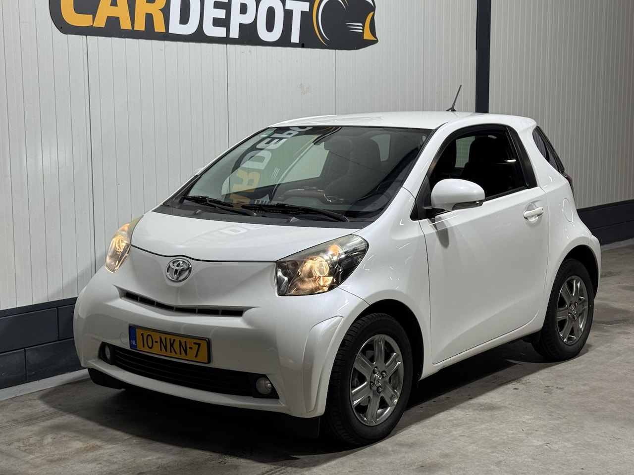 Toyota iQ - 1.0 VVTi Aspiration 1.0 VVTi Aspiration - AutoWereld.nl