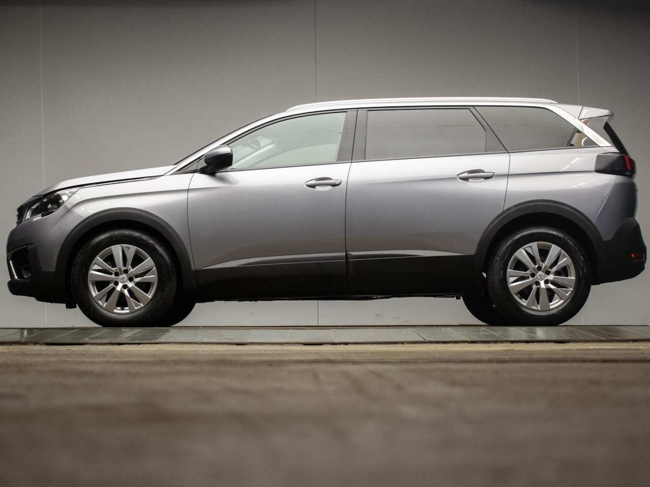 Peugeot 5008 - 1.2 PureTech Active Sport (APPLE CARPLAY,NAVI,CRUISE,LED,LANE ASSIST,DAB,SPORTSTOELEN,NIEU - AutoWereld.nl