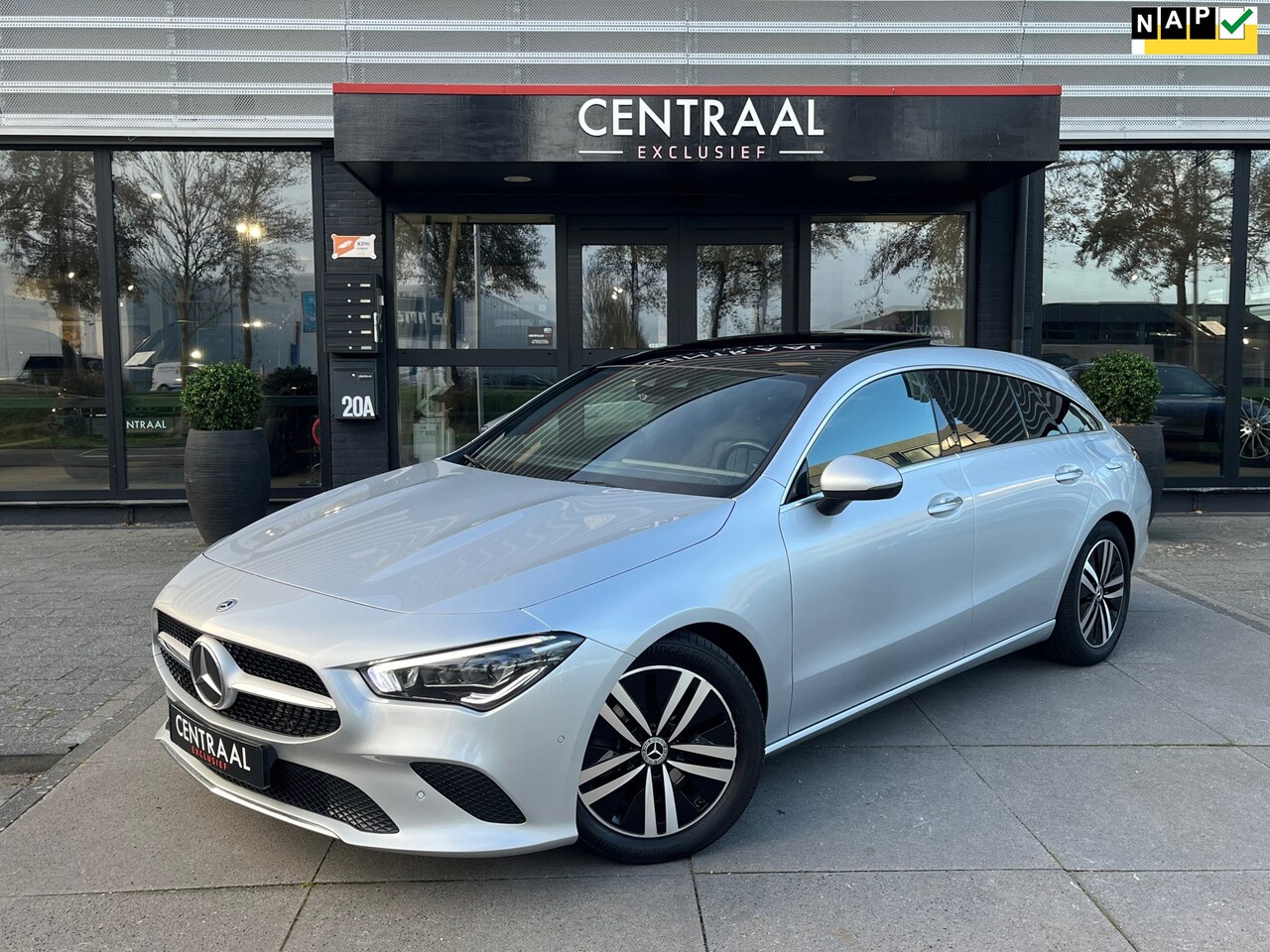Mercedes-Benz CLA-klasse Shooting Brake - 180 Business Solution Luxury|Pano|Memory|Camera|Carplay|Leder|Keyless|Ambient Light|136PK - AutoWereld.nl