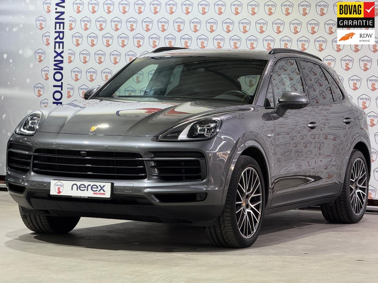 Porsche Cayenne - 3.0 E-Hybrid Platinum Edition/PANO/360CAM/TREKHAAK/MEMORY/LUCHTVERING - AutoWereld.nl