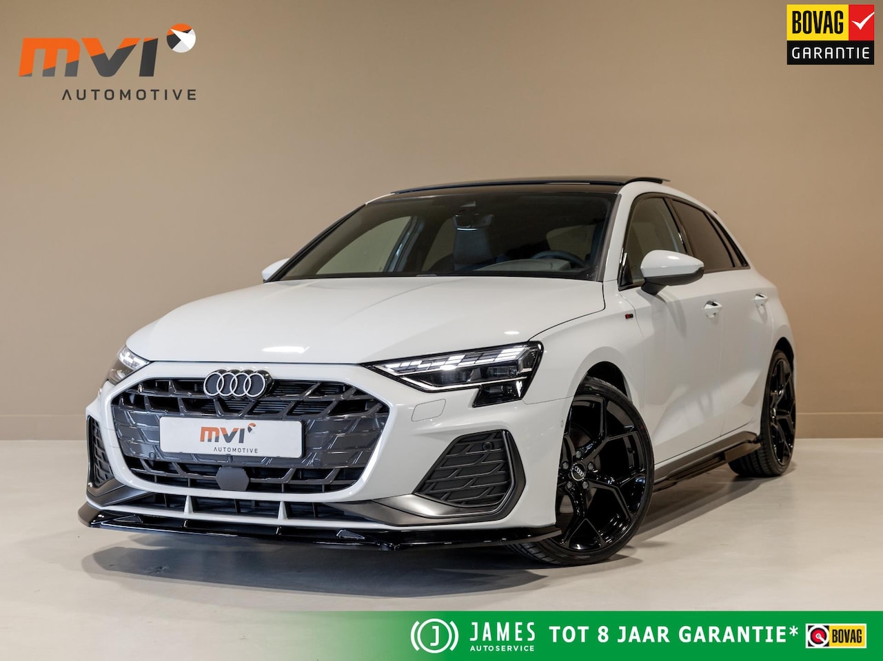 Audi A3 Sportback - 35 TFSI S edition / 150pk / Maxton / Panorama dak / Sonos / Achteruitrij camera / - AutoWereld.nl