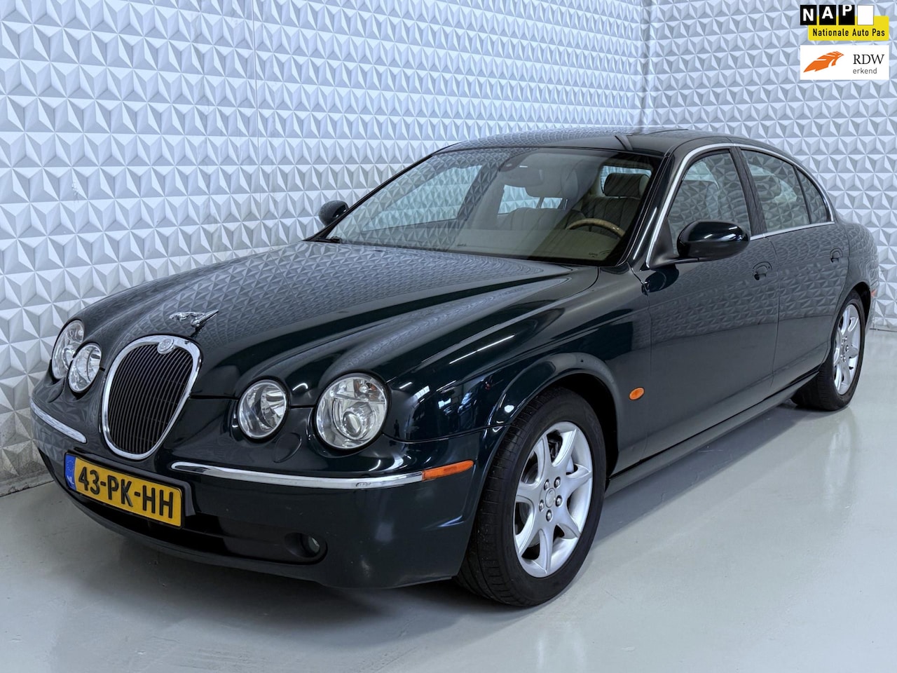 Jaguar S-type - 4.2 V8 Sport Leer Navi PDC Schuifdak Stoelverwarming - AutoWereld.nl