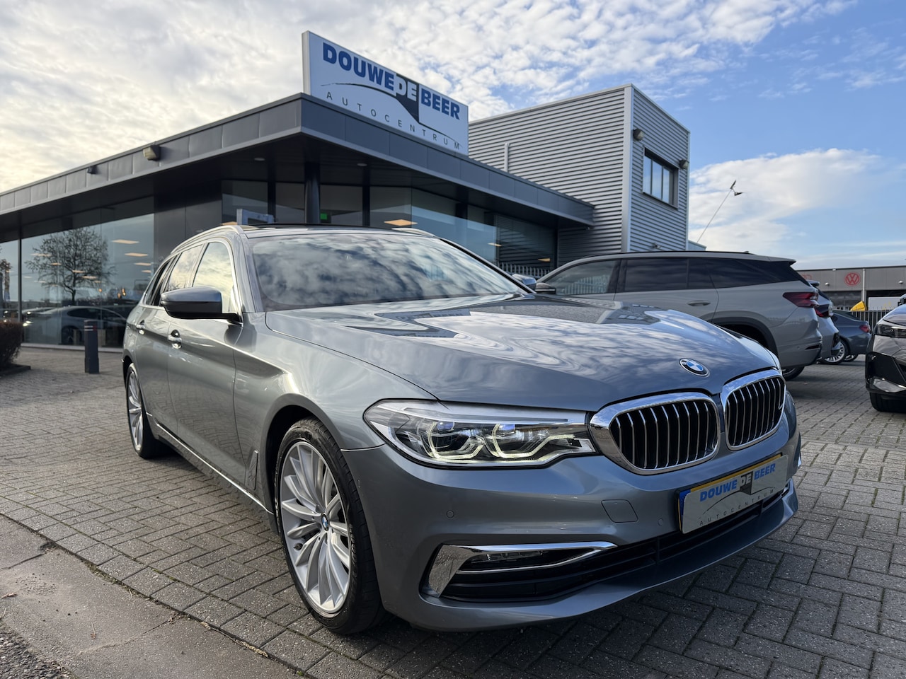 BMW 5-serie Touring - 530i Luxury Line Pano-Dak | HUD | Camera | HiFi | Stoelverw. voor & achter | - AutoWereld.nl