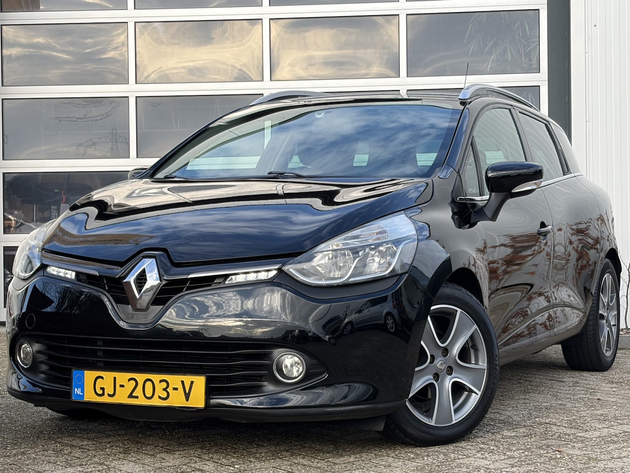 Renault Clio Estate - 0.9 TCe Night&Day 90pk | Audio-navigatie full map | Bluetooth | Cruise control | Isofix be - AutoWereld.nl