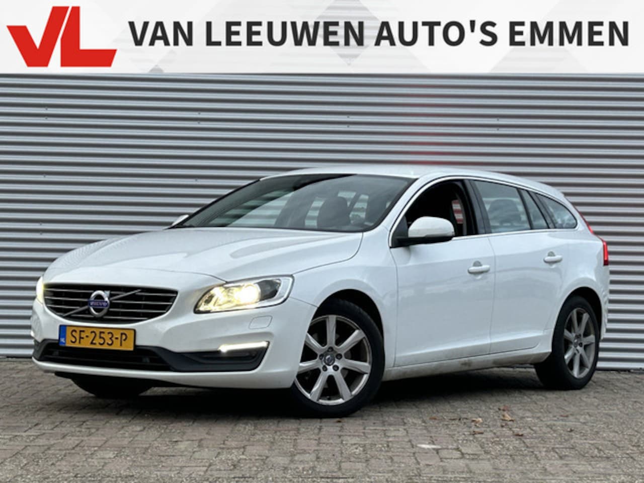 Volvo V60 - 1.5 T3 Polar+ | Nieuw Binnen! | Automaat | Stoelverwarming | Navi - AutoWereld.nl