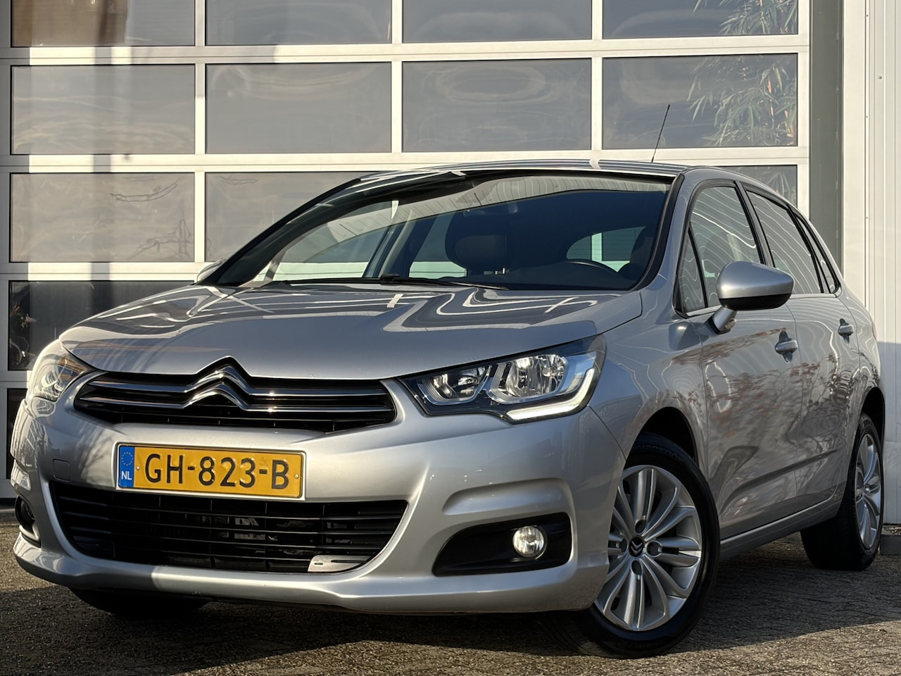 Citroën C4 - 1.2 PureTech Business 131pk | Airco automatisch | Bluetooth | Cruise control | Dab | Navig - AutoWereld.nl