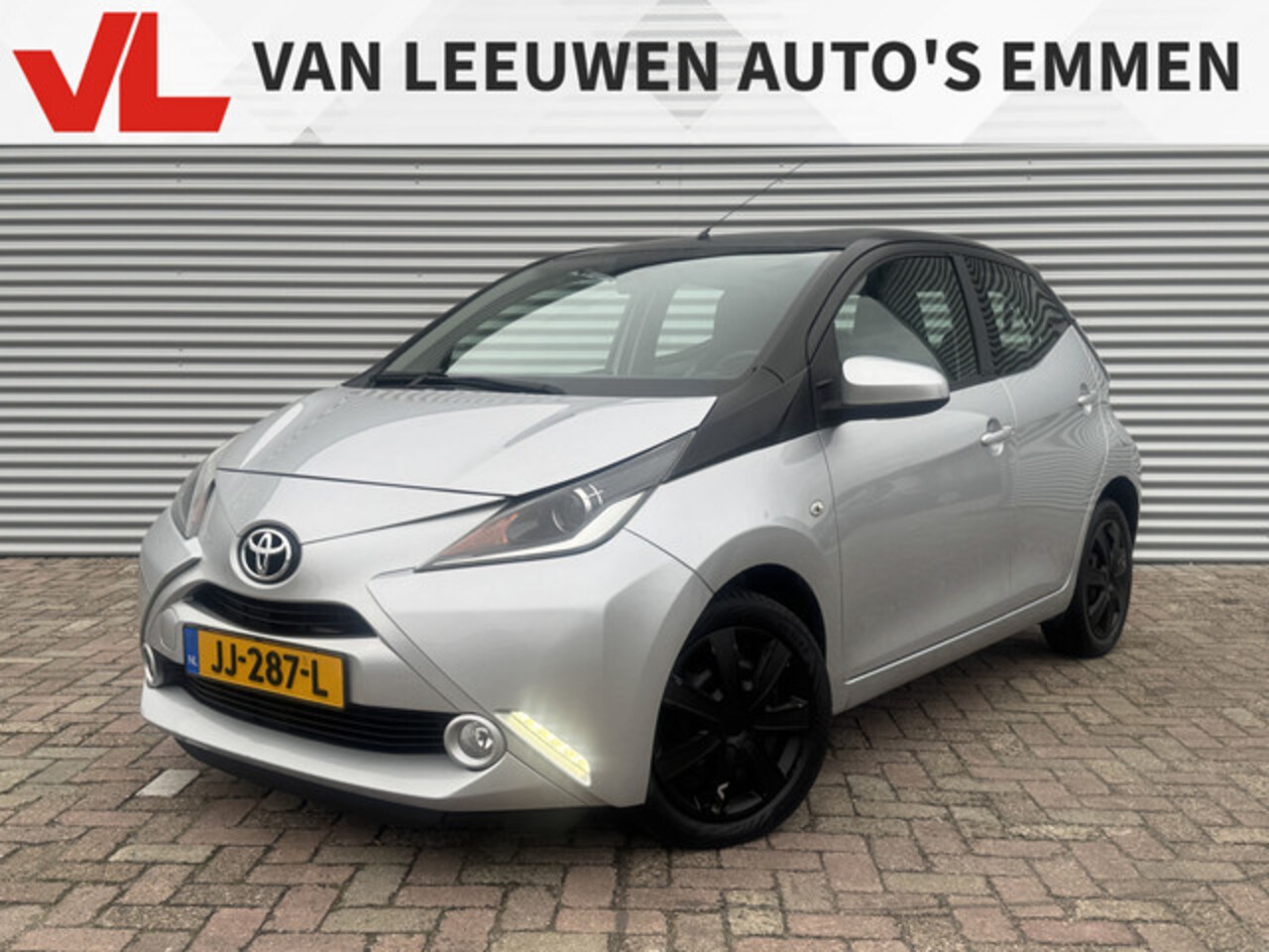 Toyota Aygo - 1.0 VVT-i x-play | Nieuw Binnen! | Camera | Airco | Cruise - AutoWereld.nl