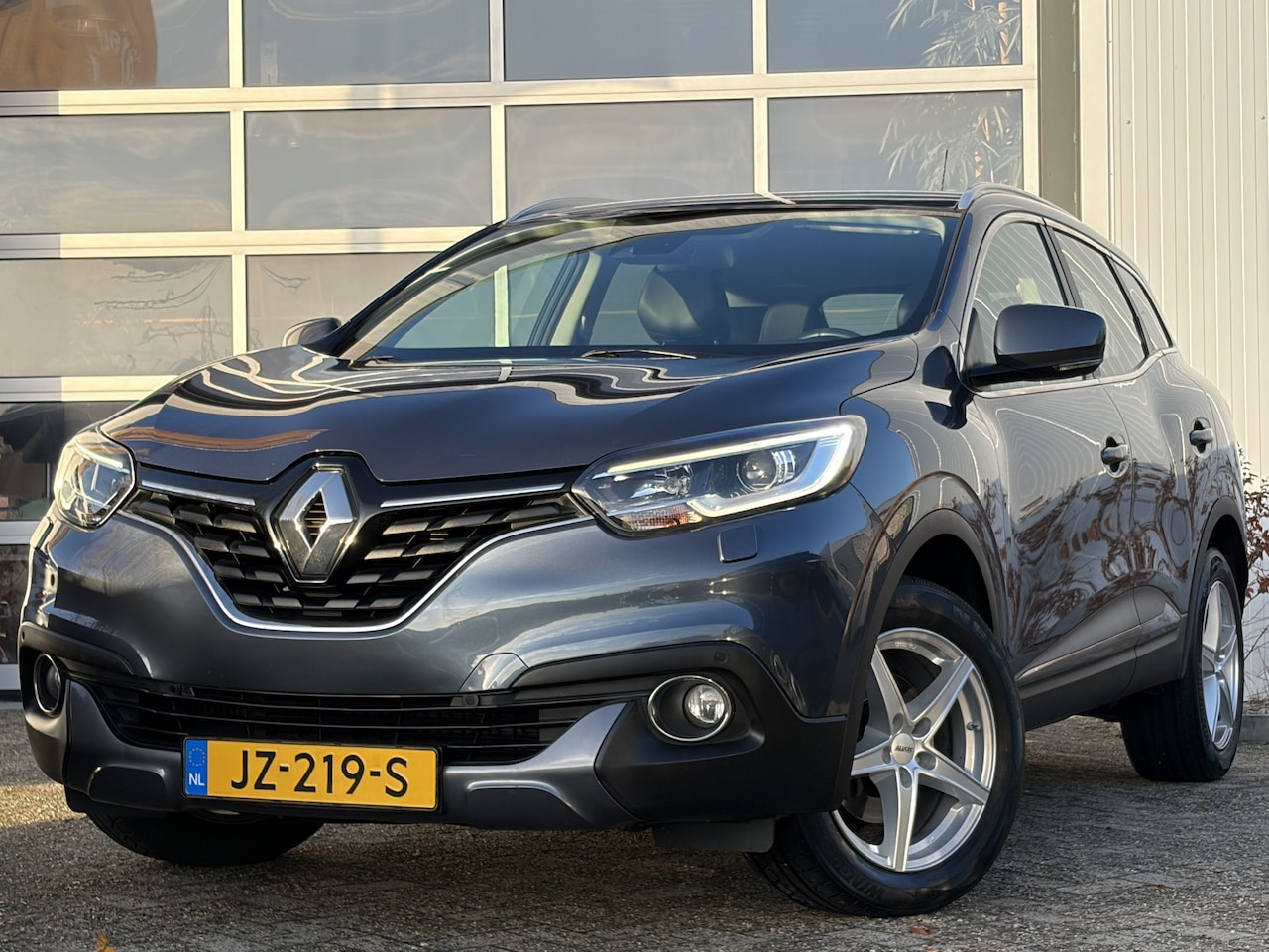 Renault Kadjar - 1.2 TCe Intens 131pk | Airco automatisch | Bluetooth | Cruise control | Dab | Navigatiesys - AutoWereld.nl