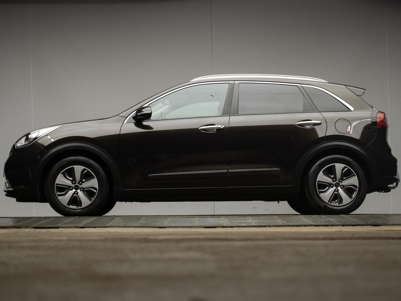 Kia Niro - 1.6 GDi Hybrid DynamicLine Sport (APPLE CARPLAY,NAVI,CAMERA,LED,CRUISE,SPORTSTOELEN,LM VEL - AutoWereld.nl