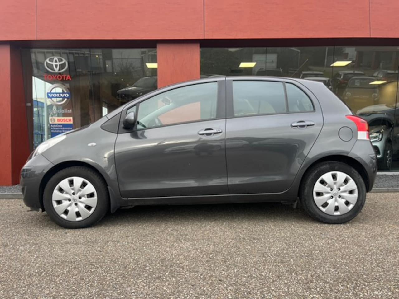 Toyota Yaris - 1.3 VVT-i Aspiration 1.3 VVTi Aspiration - AutoWereld.nl