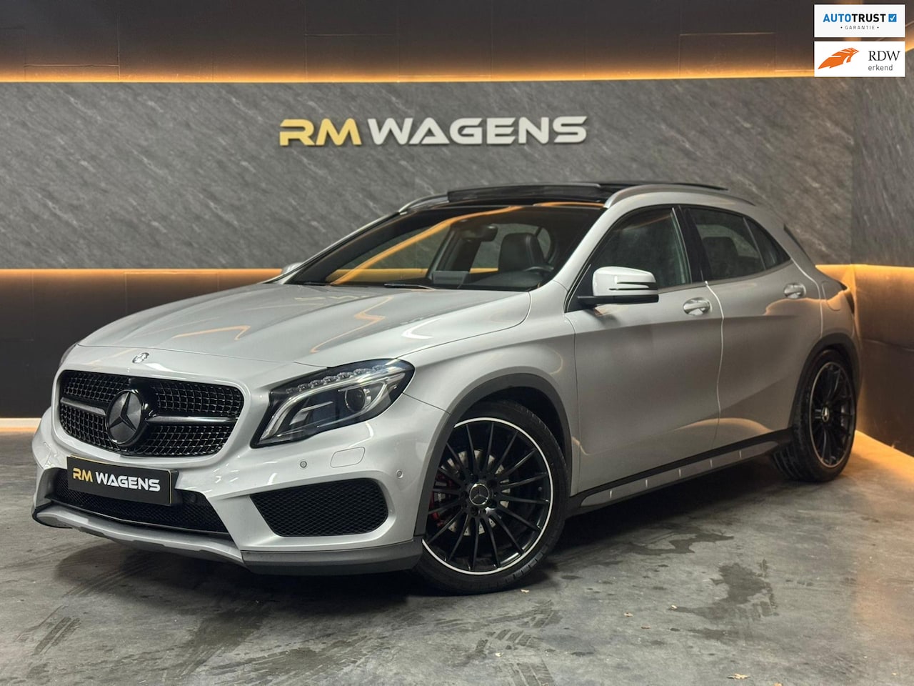 Mercedes-Benz GLA-Klasse - 180 AMG|PANO|SFEERV|CAM|BLUETOOTH - AutoWereld.nl