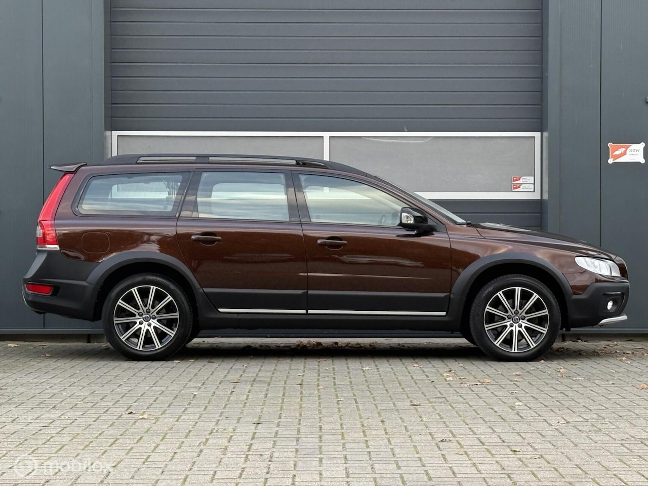 Volvo XC70 - 2.0 D4 Geartronic-8 Classic Edition -Schuifdak-Xenon-Adap.CC-Trekhaak-Stuurverw.-Prachtige - AutoWereld.nl