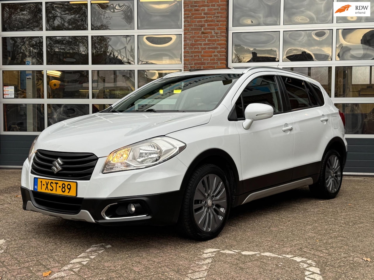 Suzuki SX4 S-Cross - 1.6 Exclusive 1.6 Exclusive, Navi, PDC, Panodak, cruise, 17 inch LM - AutoWereld.nl