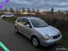 Volkswagen Polo - 1.4-16V Highline AUTOMAAT|PANORAMADAK|NWE APK|ELEK PAKKET|STOELVERW|AIRCO|LM VELGEN|NETTE