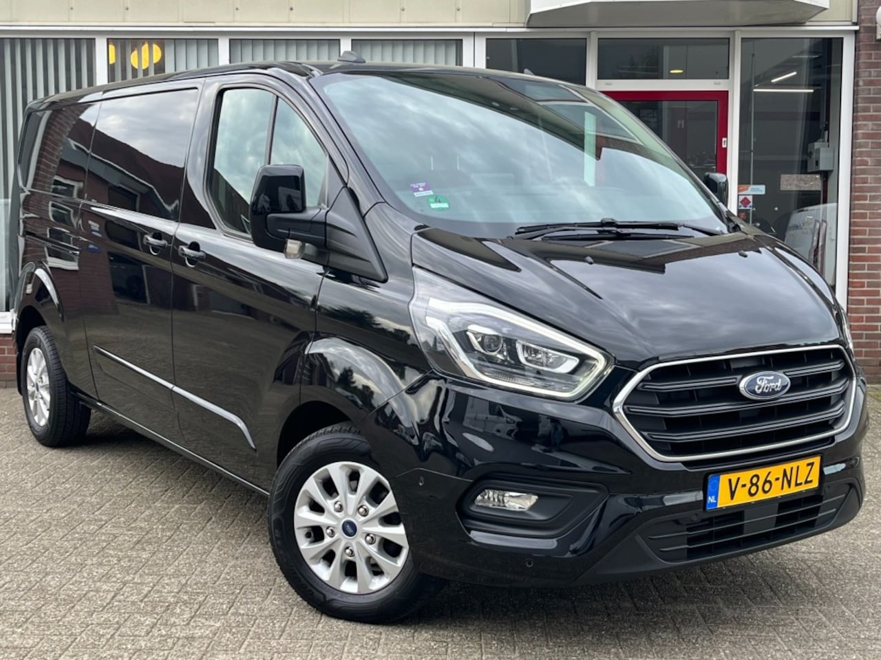 Ford Transit Custom - 300 2.0 TDCI L2H1 Limited I Camera I Trekhaak I Kasten/Bankschroef I Winterpakket - AutoWereld.nl