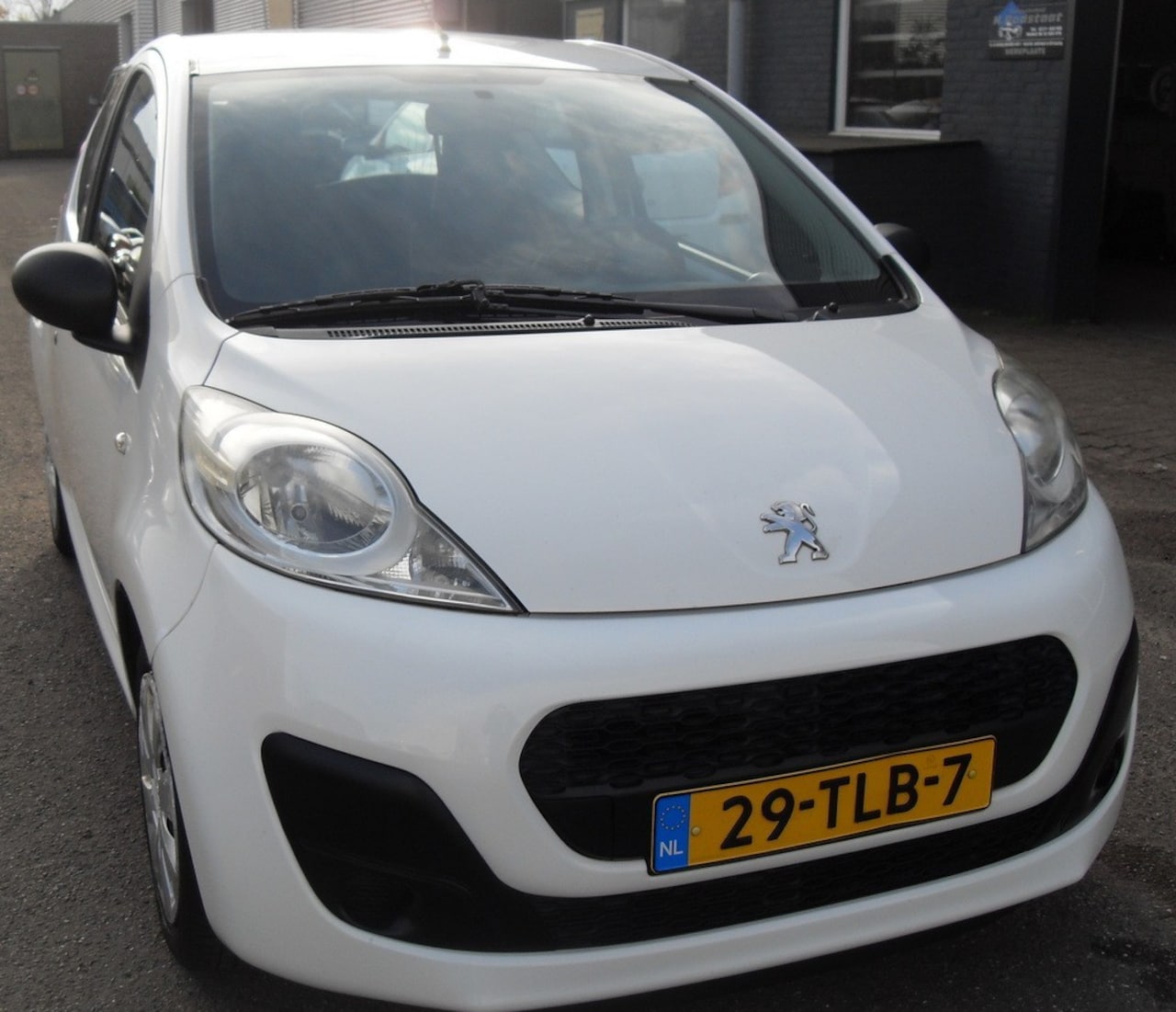 Peugeot 107 - 1.0 acces Accent airco - AutoWereld.nl