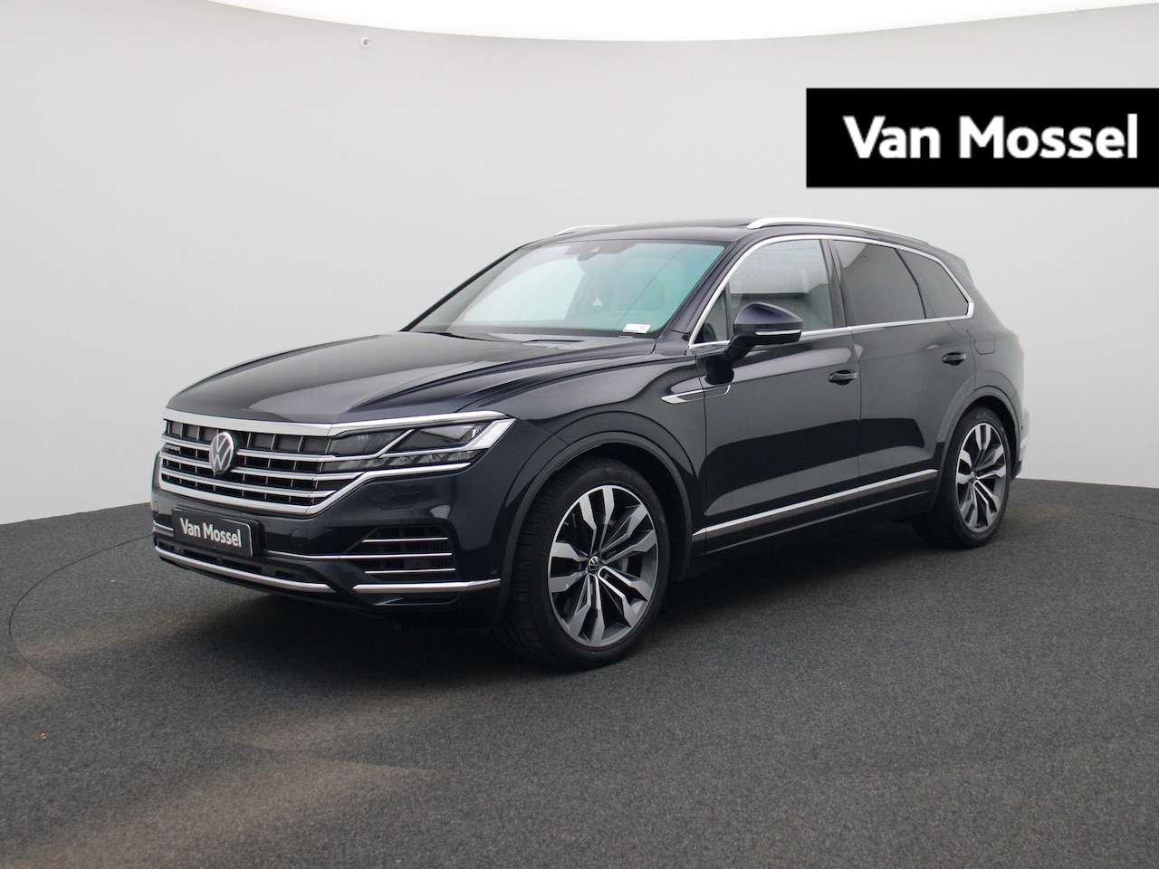Volkswagen Touareg - Elegance 3.0 TSi eHybrid 4MOTION 381 PK | Automaat | Navigatie | Panoramadak | 360 Camera - AutoWereld.nl