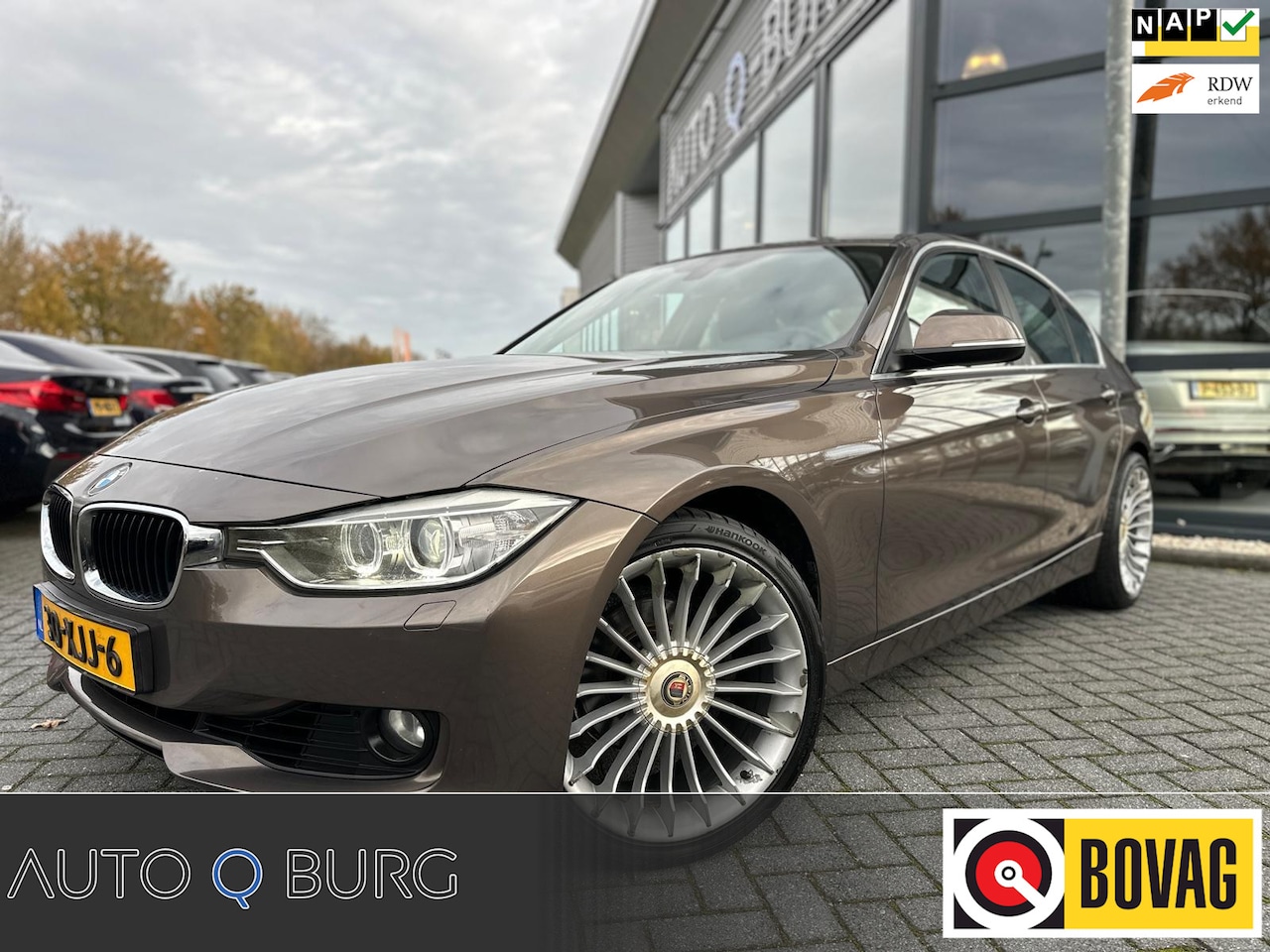 BMW 3-serie - 320i High Executive | Automaat | Stoel Verwarming | PDC | Navi | Airco | Cruise | Leder | - AutoWereld.nl