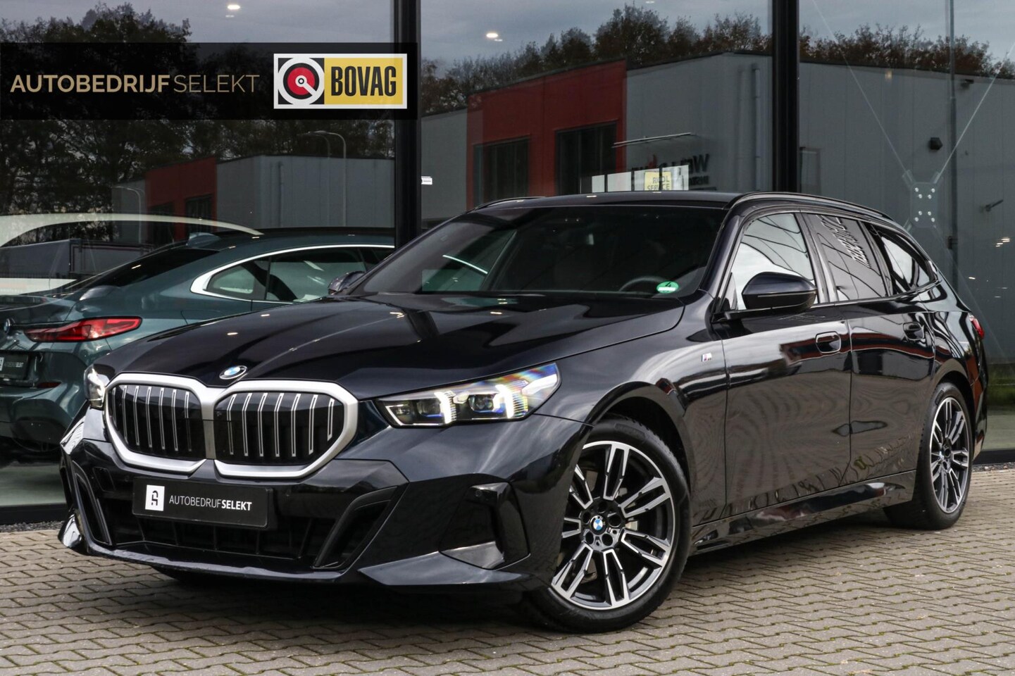 BMW 5-serie Touring - 520i - M-SPORT - HARMAN KARDON - TREKHAAK - AutoWereld.nl