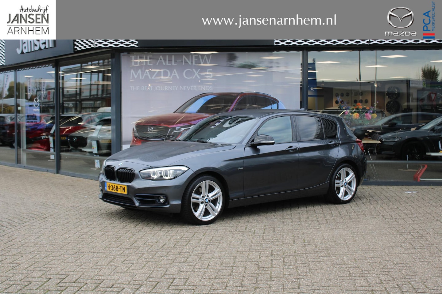 BMW 1-serie - 120i Sport Line 184PK , Trekhaak, Navi, PDC, Cruise, Bluetooth, LMV 18 Inch, Stoelverwarmi - AutoWereld.nl